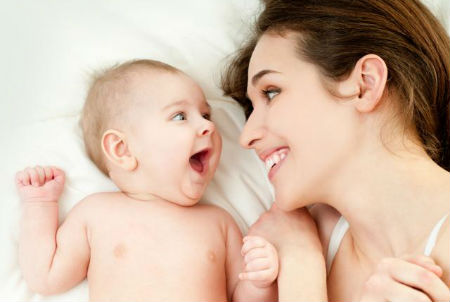 Colicii bebelusilor, anxietatea mamei si implicarea tatalui.